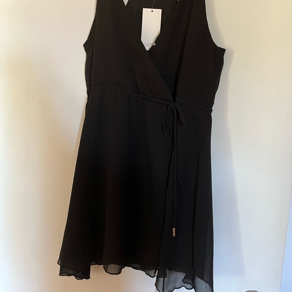 Tobi Wrap dress - Picture 2 of 2